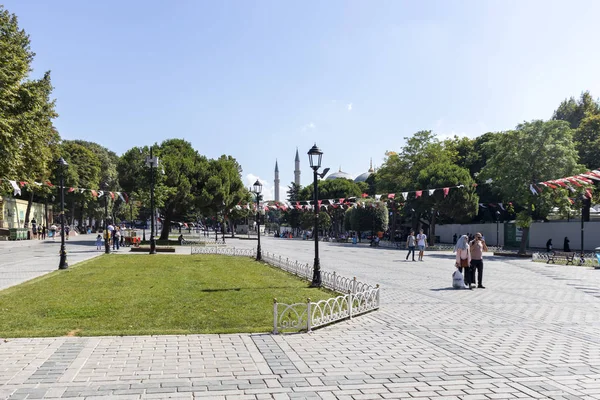 Площадь Султанахмет в Стамбуле, Турция — стоковое фото