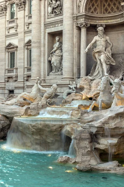 Sunset view of Trevi Fountain  in city of Rome, Italy — Stock Photo, Image