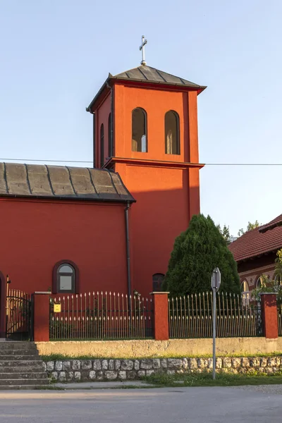 Iglesia ortodoxa en la ciudad de Golubac, Serbia — Foto de Stock
