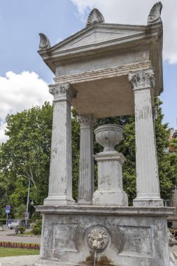 Niş şehir merkezinde Çeşme