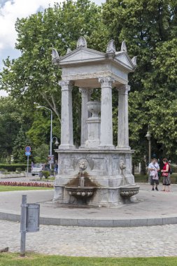 Niş şehir merkezinde Çeşme