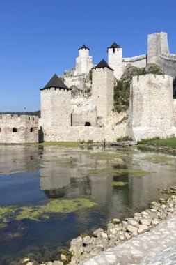Golubac Kalesi - Tuna Nehri'nin güney tarafında, Serbi