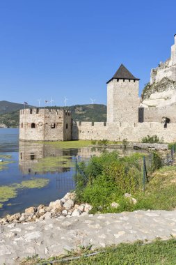 Golubac Kalesi - Tuna Nehri'nin güney tarafında, Serbi