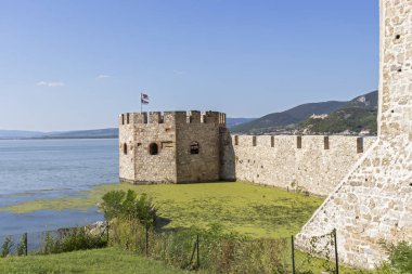 Golubac Kalesi - Tuna Nehri'nin güney tarafında, Serbi