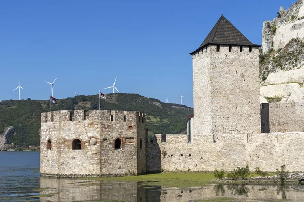 Golubac Kalesi - Tuna Nehri'nin güney tarafında, Serbi
