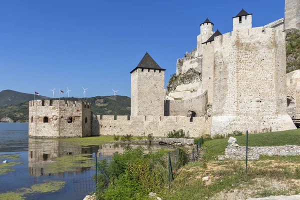 Golubac Kalesi - Tuna Nehri'nin güney tarafında, Serbi