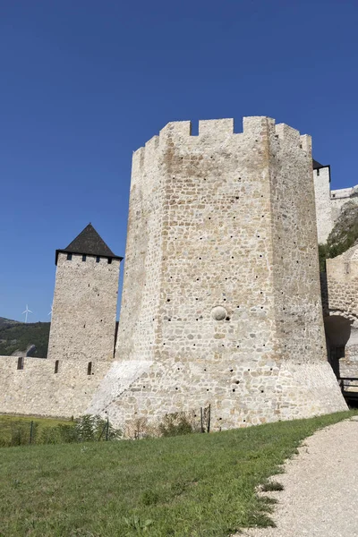 Golubac Kalesi - Tuna Nehri'nin güney tarafında, Serbi