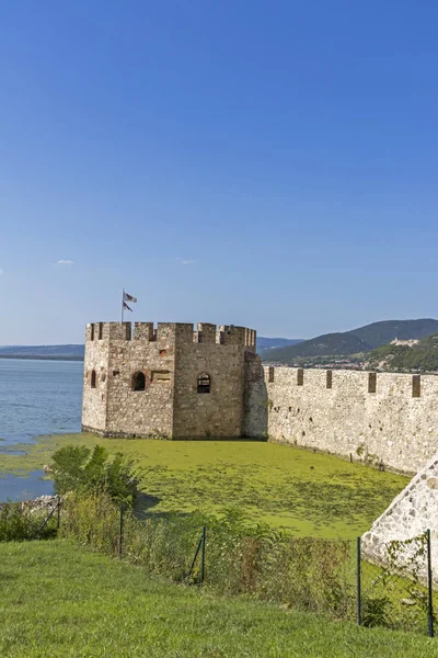 Golubac Kalesi - Tuna Nehri'nin güney tarafında, Serbi
