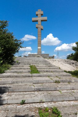 Okolchica zirvesindeki anıt, Bulgaristan