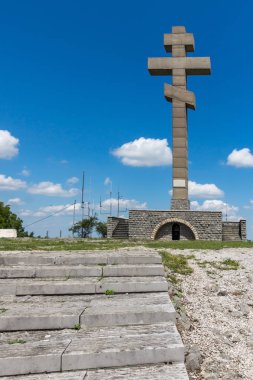 Okolchica zirvesindeki anıt, Bulgaristan