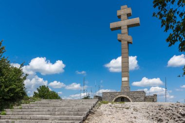 Okolchica zirvesindeki anıt, Bulgaristan