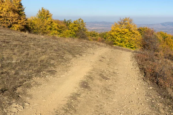 Cherna Gora (Monte Negro) dağının sonbahar manzarası, Pernik Bölgesi, Bulgaristan
