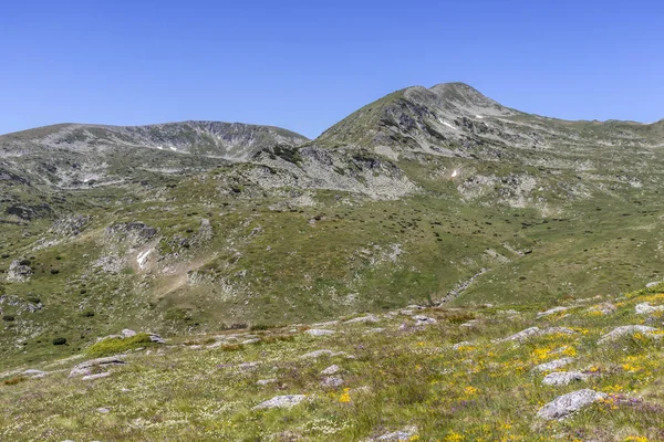 Belmeken Peak yakınlarındaki manzara, Rila dağı, Bulgaristan