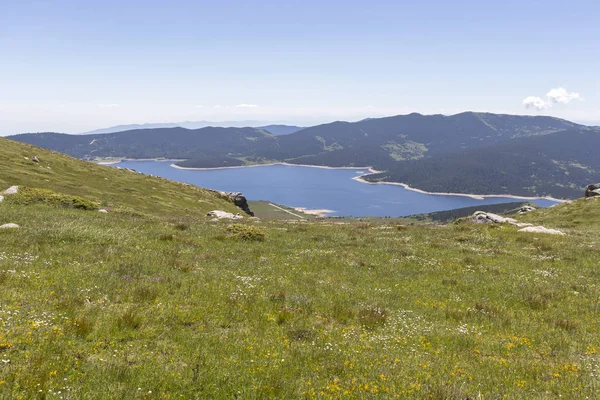 Belmeken Peak yakınlarındaki manzara, Rila dağı, Bulgaristan