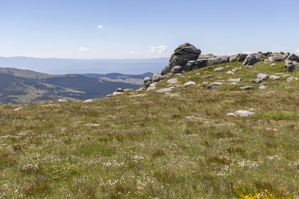 Belmeken Peak yakınlarındaki manzara, Rila dağı, Bulgaristan