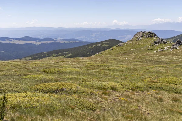 Belmeken Peak yakınlarındaki manzara, Rila dağı, Bulgaristan