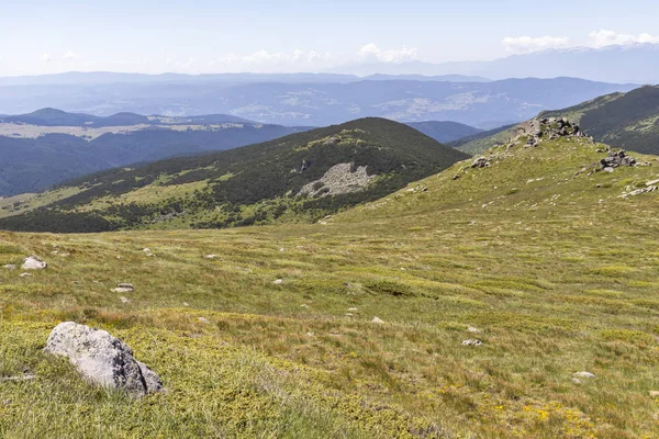 Belmeken Peak yakınlarındaki manzara, Rila dağı, Bulgaristan