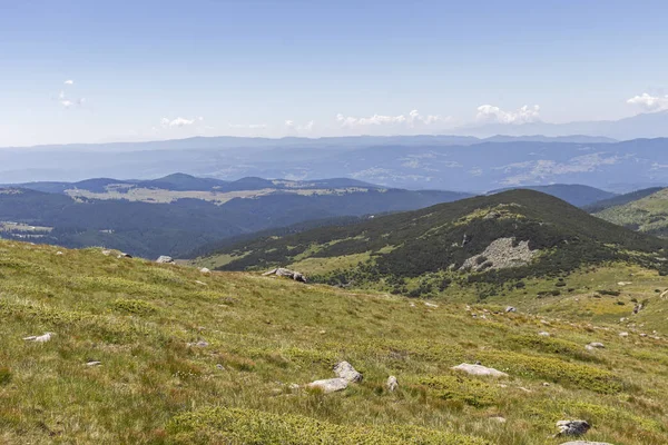 Belmeken Peak yakınlarındaki manzara, Rila dağı, Bulgaristan