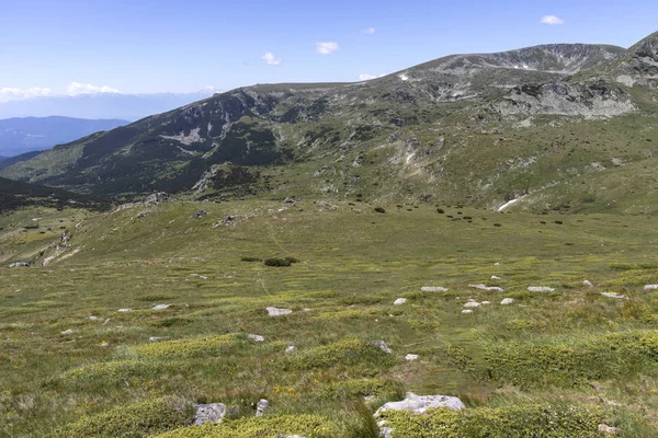 Belmeken Peak yakınlarındaki manzara, Rila dağı, Bulgaristan