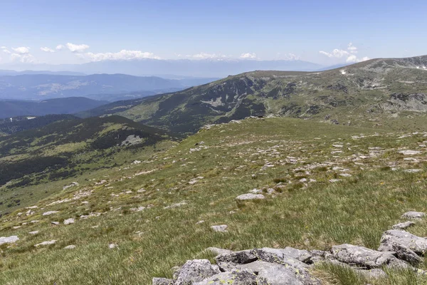 Belmeken Peak yakınlarındaki manzara, Rila dağı, Bulgaristan