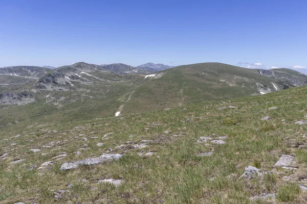 Belmeken Peak yakınlarındaki manzara, Rila dağı, Bulgaristan