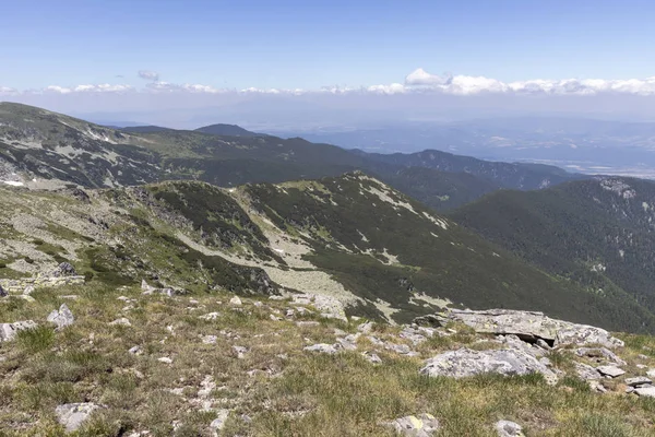Belmeken Peak yakınlarındaki manzara, Rila dağı, Bulgaristan