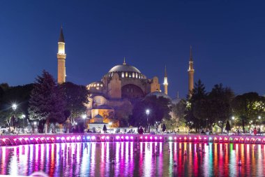 İstanbul'daki Ayasofya Müzesi'nin gece fotoğrafı