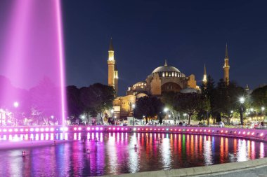 İstanbul'daki Ayasofya Müzesi'nin gece fotoğrafı