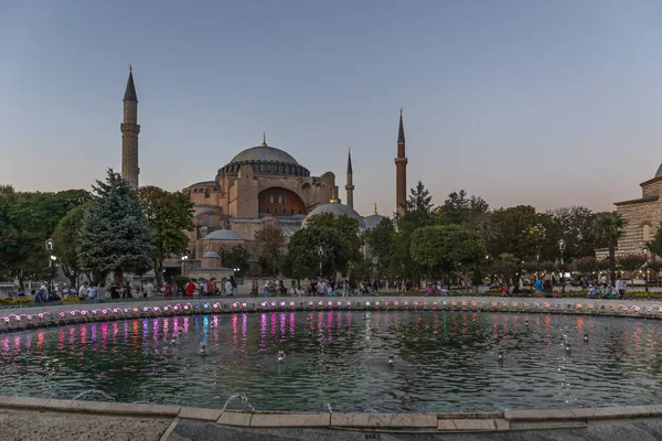 Pohled na západ od muzea Hagia Sophia ve městě Istanbul — Stock fotografie