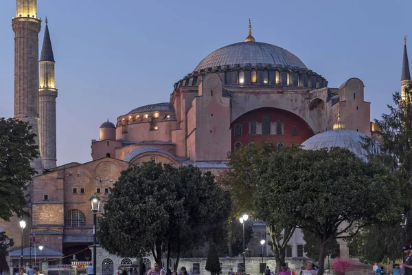 İstanbul'daki Ayasofya Müzesi'nin gece fotoğrafı — Stok fotoğraf