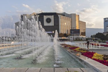 Sofya,Bulg şehrindeki Ulusal Kültür Sarayı'nın gün batımı manzarası