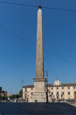 Lateran Dikilitaş, Roma şehrinde, İtalya