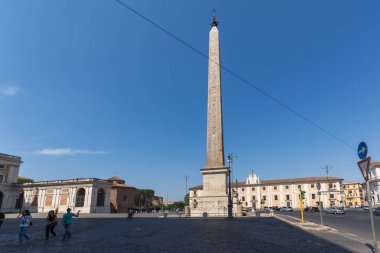 Lateran Dikilitaş, Roma şehrinde, İtalya