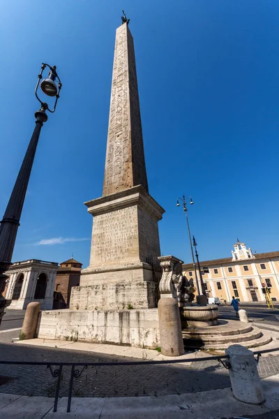 Lateran Dikilitaş, Roma şehrinde, İtalya