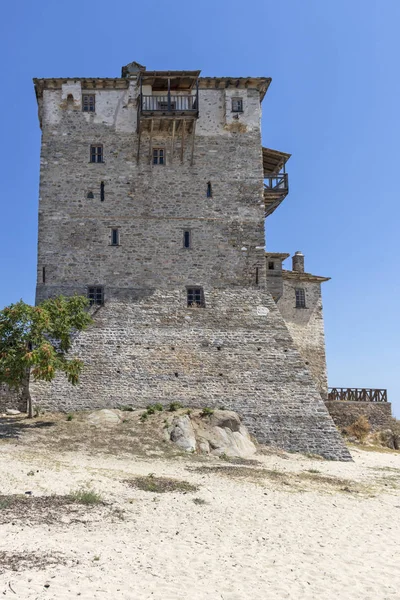 Ouranopoli kasabasında eski kule, Yunanistan — Stok fotoğraf