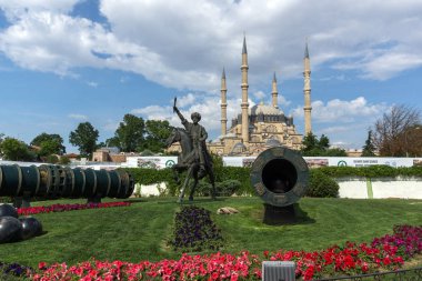 Edirne şehrinde Osmanlı Sultanı Mehmed Anıtı