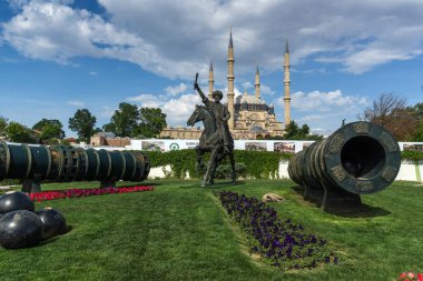 Edirne şehrinde Osmanlı Sultanı Mehmed Anıtı