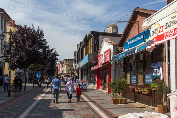 Rua comercial pedonal no centro da cidade de Edirne, Turk — Fotografia de Stock