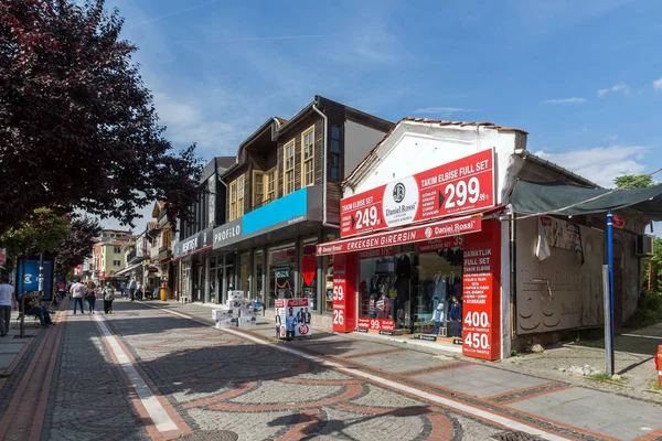 Calle peatonal comercial en el centro de la ciudad de Edirne, Turk — Foto de Stock