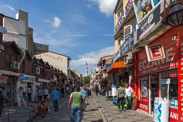 Rue commerçante piétonne au centre de la ville d'Edirne, Turc — Photo