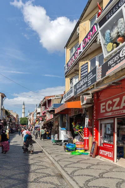Calle peatonal comercial en el centro de la ciudad de Edirne, Turk — Foto de Stock
