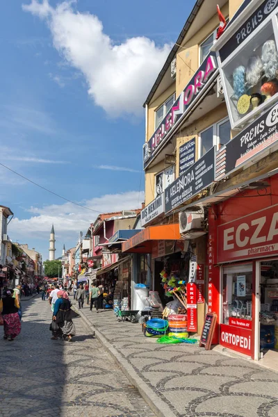 Edirne şehir merkezinde yaya alışveriş caddesi, Türk