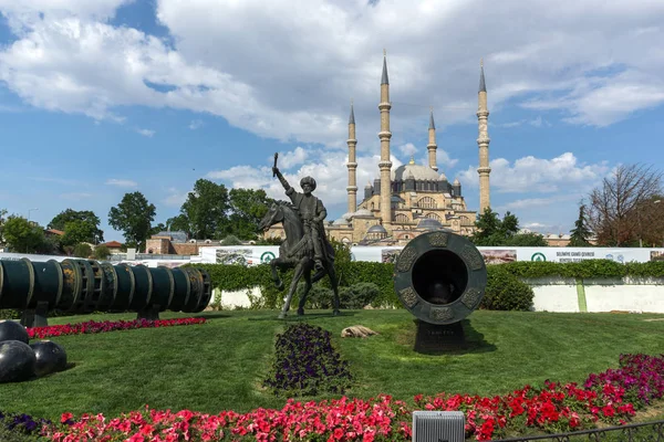 Monumento do sultão otomano Mehmed na cidade de Edirne, Turquia — Fotografia de Stock