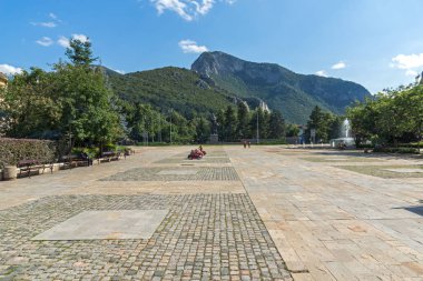 Vratsa, Bulgar şehir merkezinde Hristo Botev Anıtı