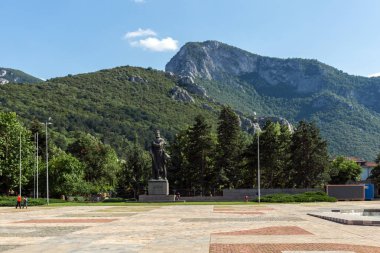 Vratsa, Bulgar şehir merkezinde Hristo Botev Anıtı
