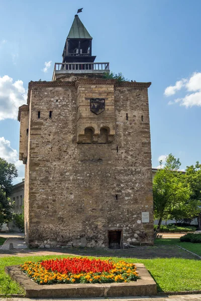 Středověká Mešchiitská věž ve městě Vratsa v Bulharsku — Stock fotografie