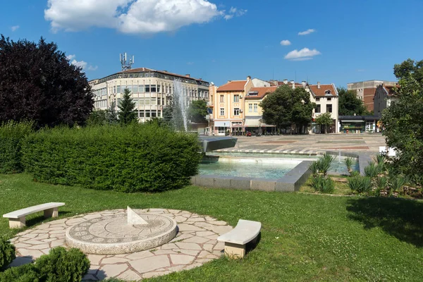 Plaza Hristo Botev en el centro de la ciudad de Vratsa, Bulgaria — Foto de Stock