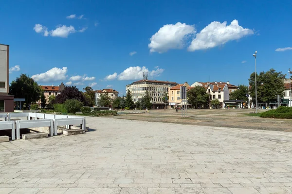 Praça Hristo Botev no centro da cidade de Vratsa, Bulgária — Fotografia de Stock