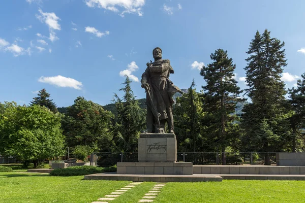 Pomnik Hristo Botev w centrum miasta Vratsa, Bulgar — Zdjęcie stockowe