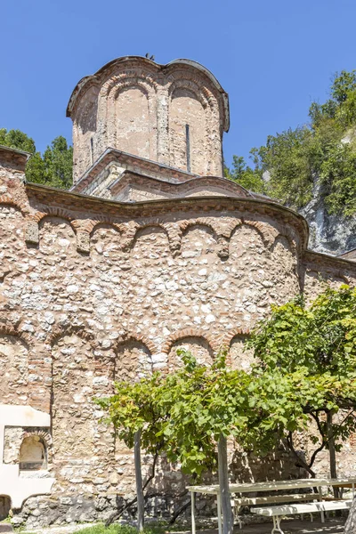 Mosteiro medieval de Vitovnica, perto da cidade de Petrovac, Sérvia — Fotografia de Stock